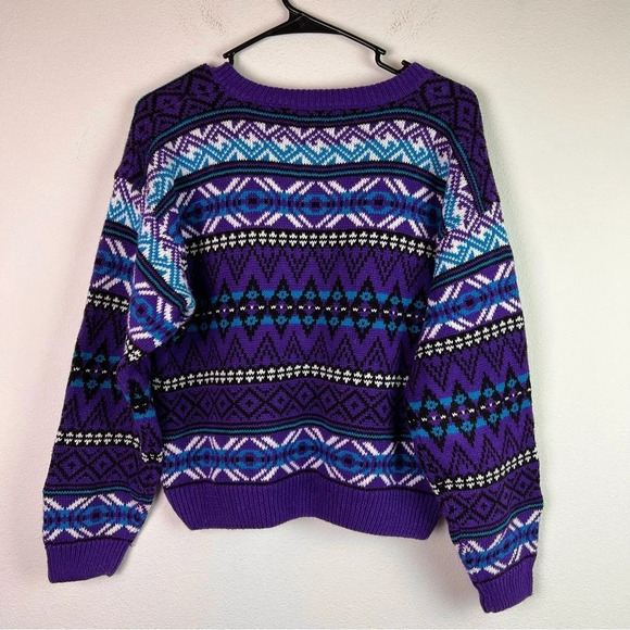 Vintage Sweater Geometric Print V Neck Size Medium Studio HQ Purple Blue White - Picture 6 of 10